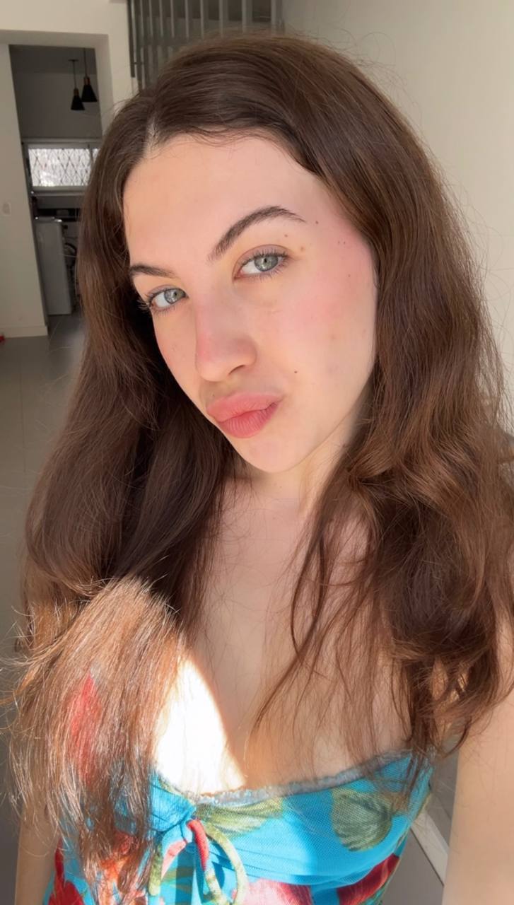 Nude girl Amber in Pyongyang