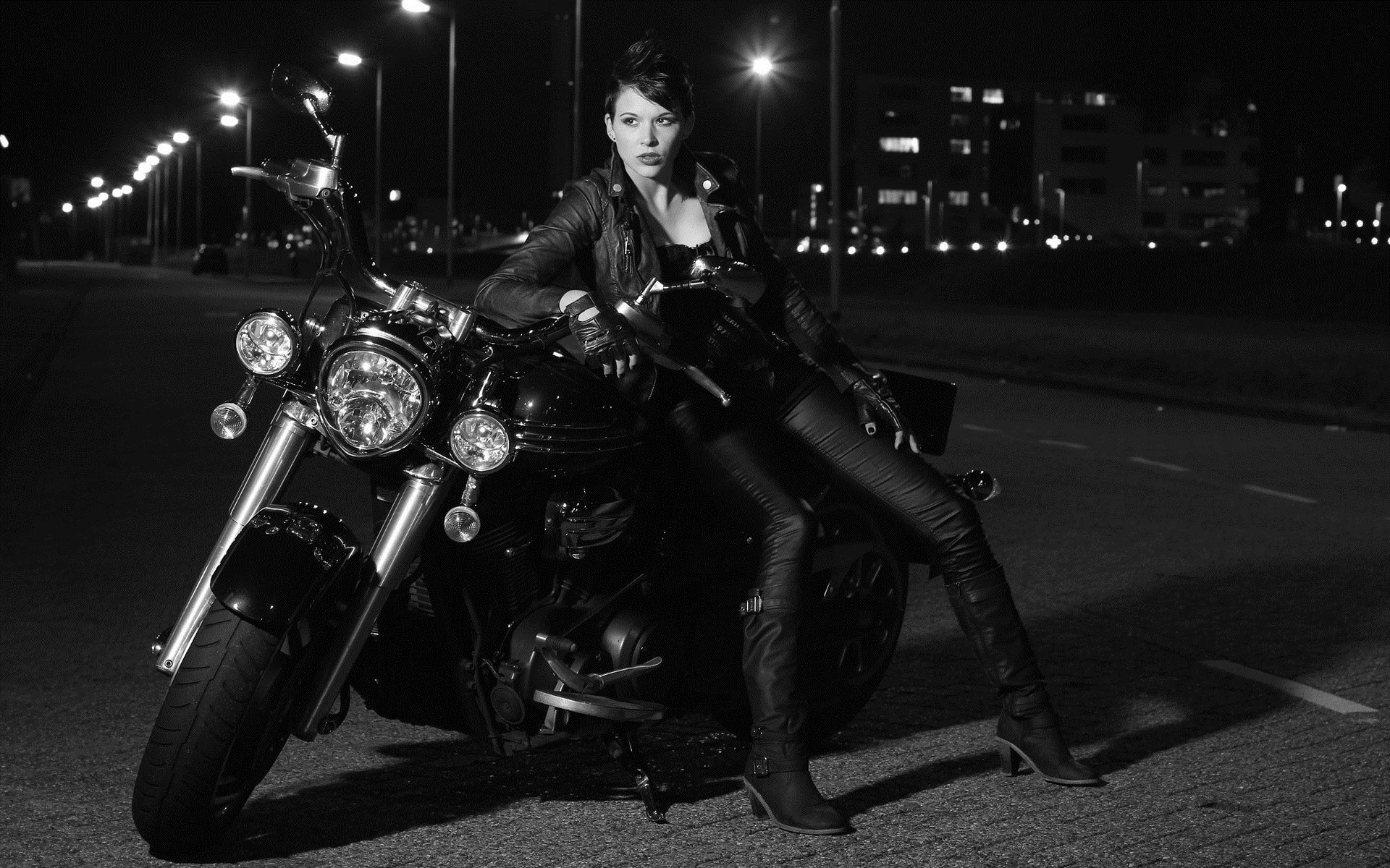 Photo Beautiful girls and motorcycles in Pyongyang