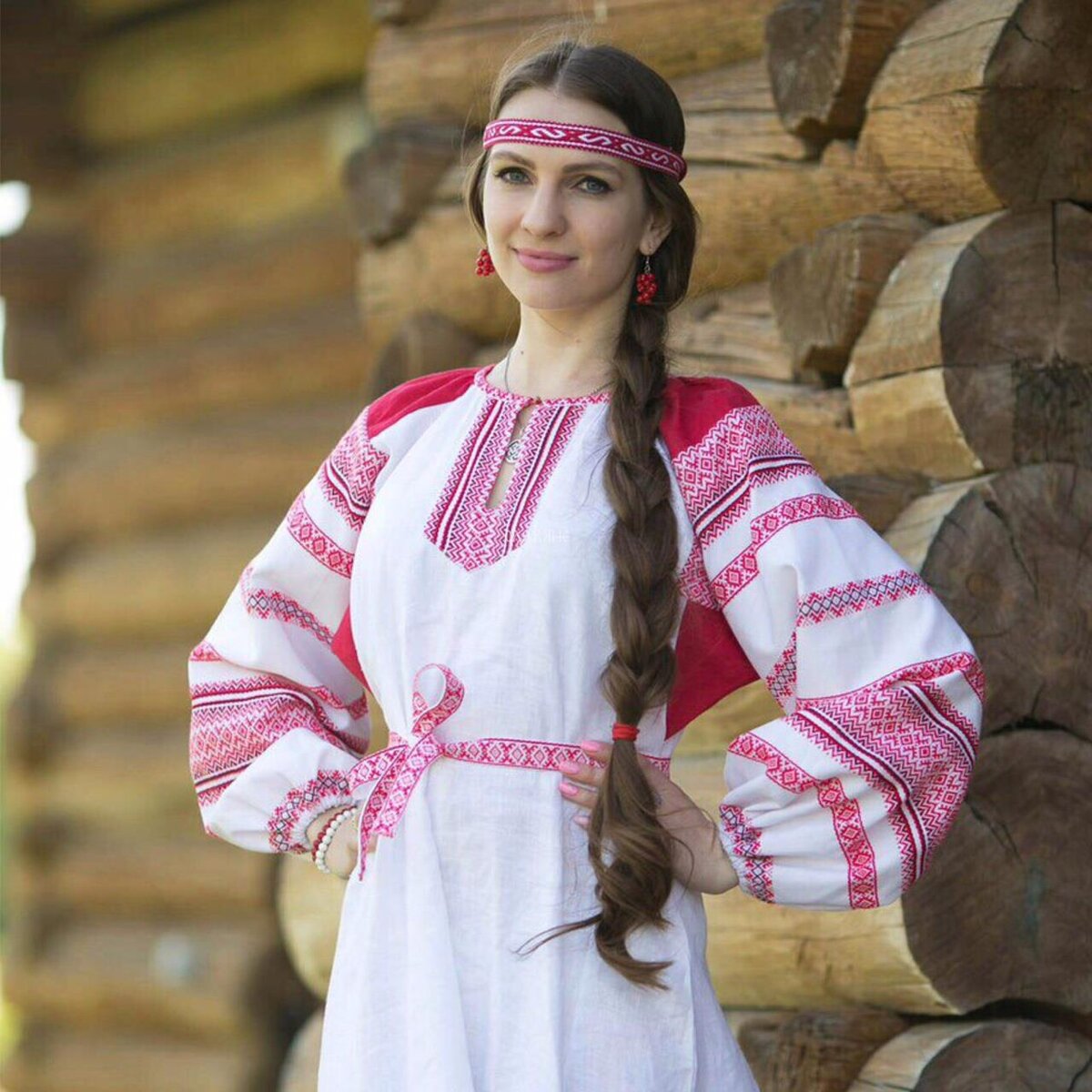 Girls in Slavic costumes brings the glow — live moments in Pyongyang