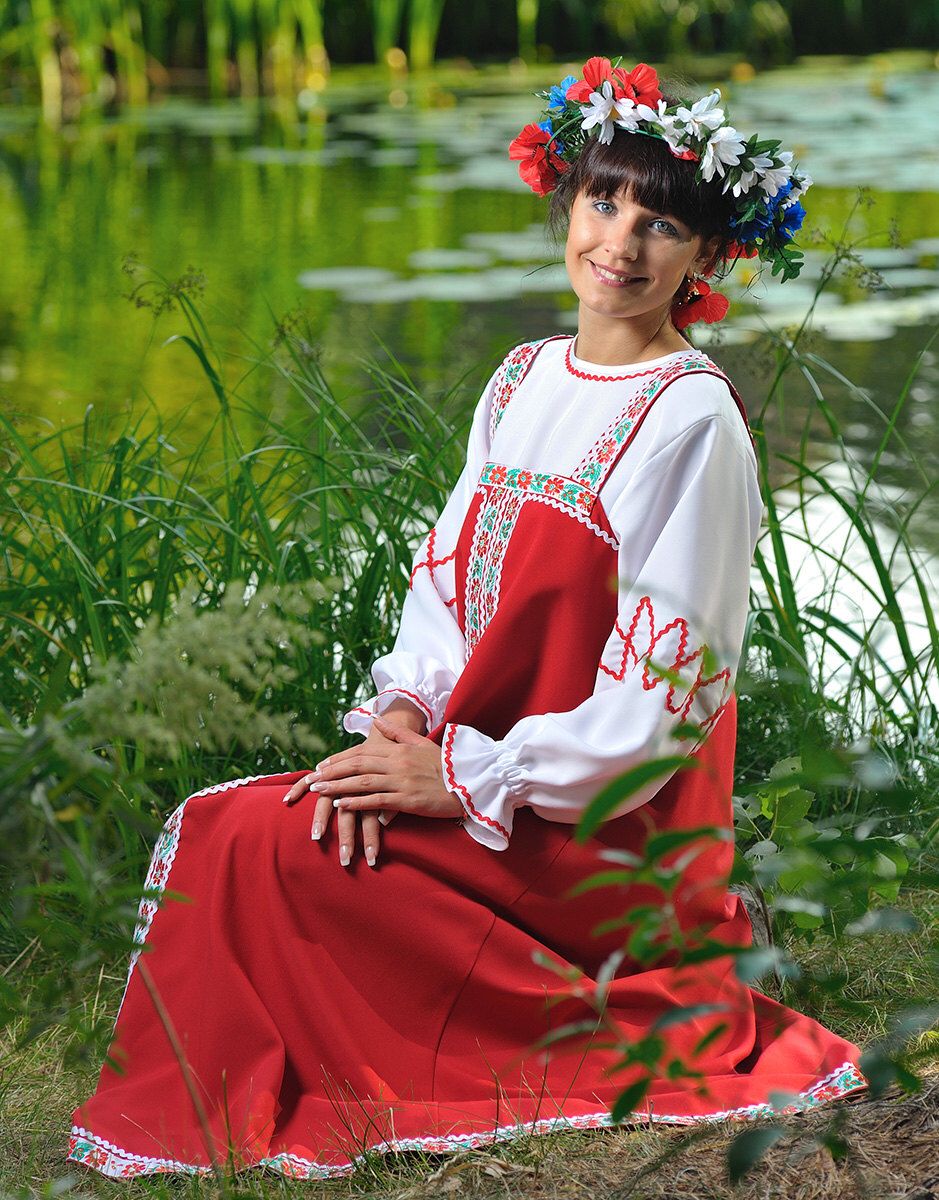 Beautiful girl Girls in Slavic costumes in Pyongyang
